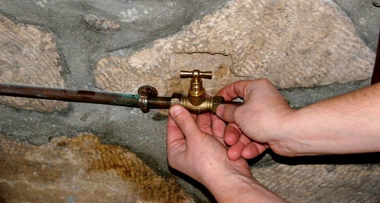installation-et-remplacement-robinet-d-arrivee-d-eau-vanne-d-arret-1-4-de-tour